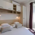 Deluxe Dobrila *