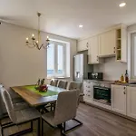 Apartment Deluxe Dobrila Kaštela