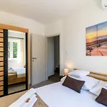 Apartment Deluxe Dobrila