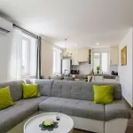 Deluxe Dobrila Apartment *