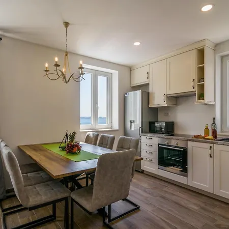 Apartamento Deluxe Dobrila Kaštela